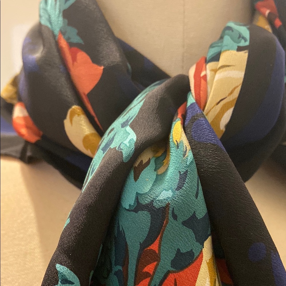 PERRY ELLIS VINTAGE silk  Floral Black/blue Scarf - Picture 5 of 6